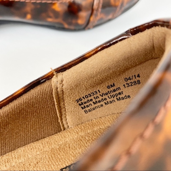 CLARKS Tortoise Shell Print Rounded Toe Loafers 6 - Picture 8 of 9